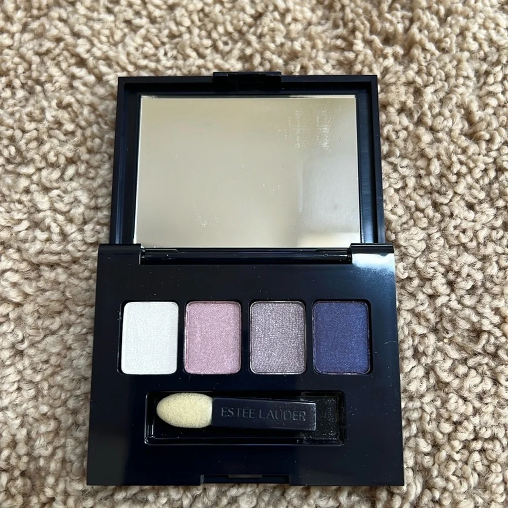 Estée lauder pure color ombré eyeshadow palette.